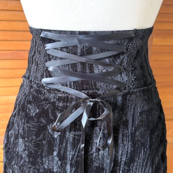 Devil Fashion Gothic Victorian High Waist Rose Velvet Aristocrat Skirt - Picture 11 of 17